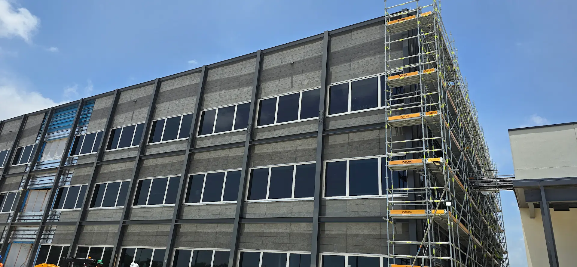 Immeuble de plusieurs étages en construction