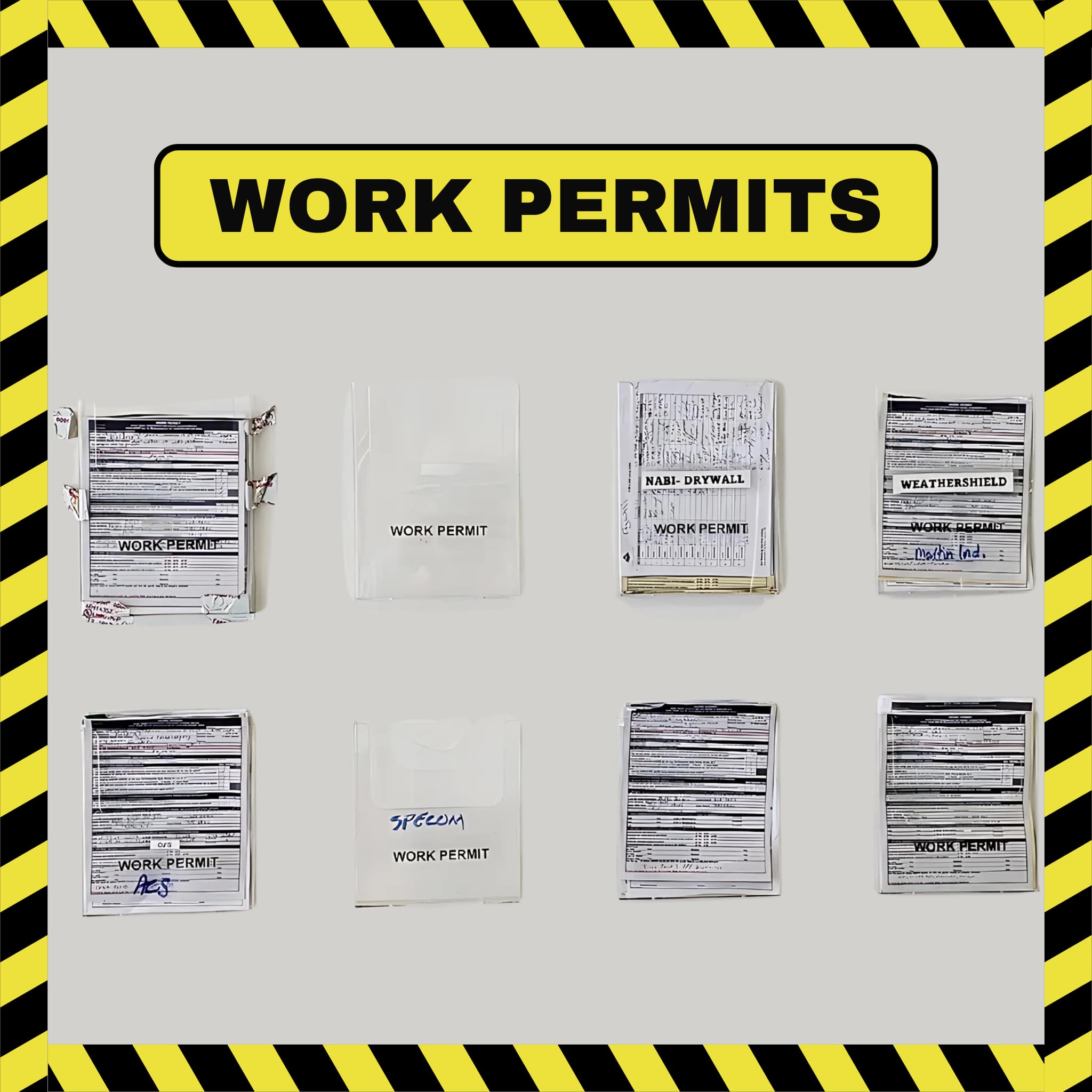 Permis de travail affichés sur un tableau de chantier