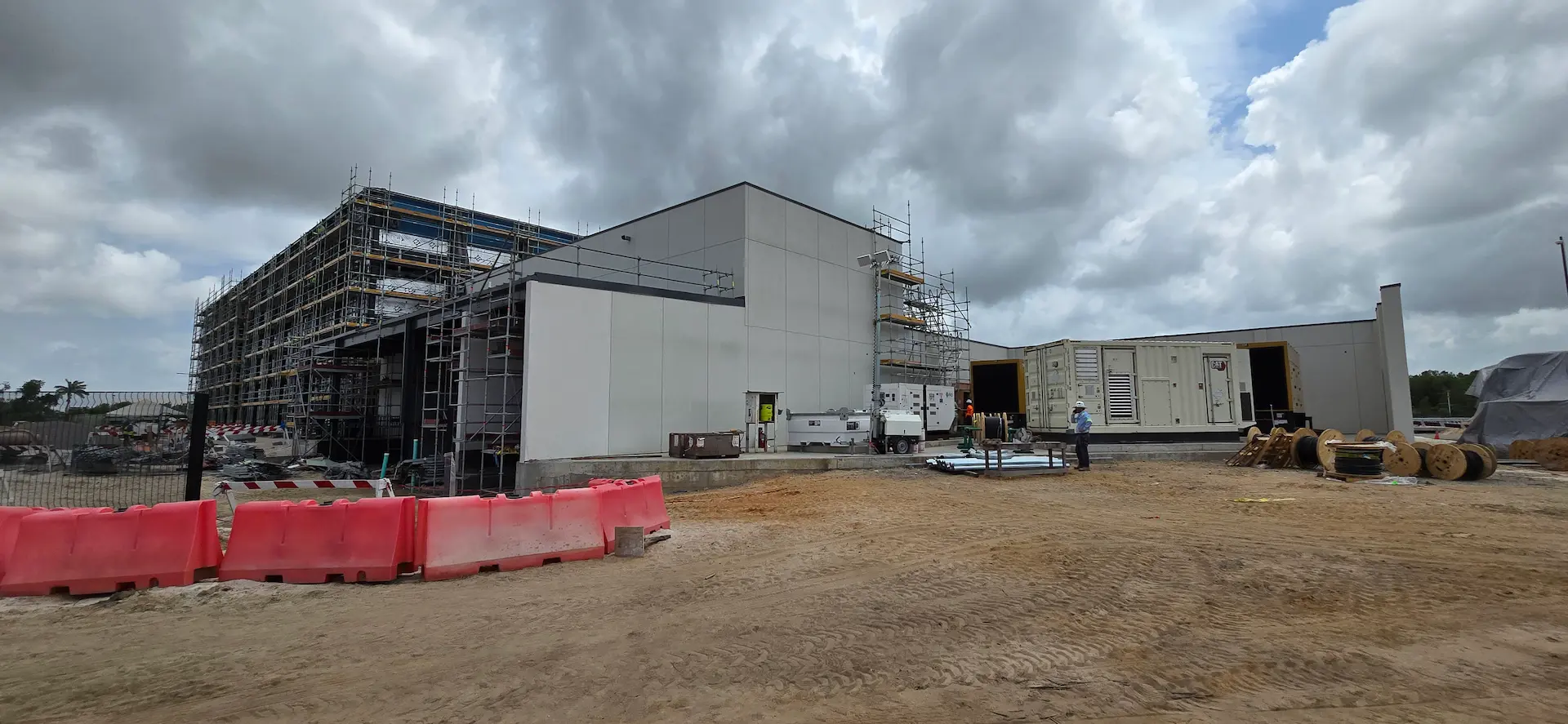 Nouveau bâtiment industriel en construction